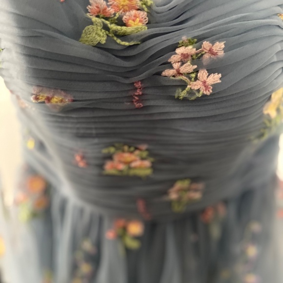 Embroidered Floral prom dress - Picture 7 of 9